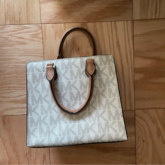 Michael Kors Small handbag - Picture 2 of 7